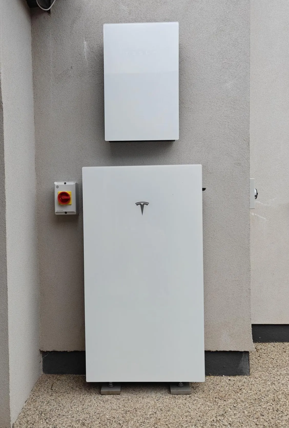 Experience Seamless Energy Independence with Tesla Powerwall 3 and Gateway 2 at Swaye Group